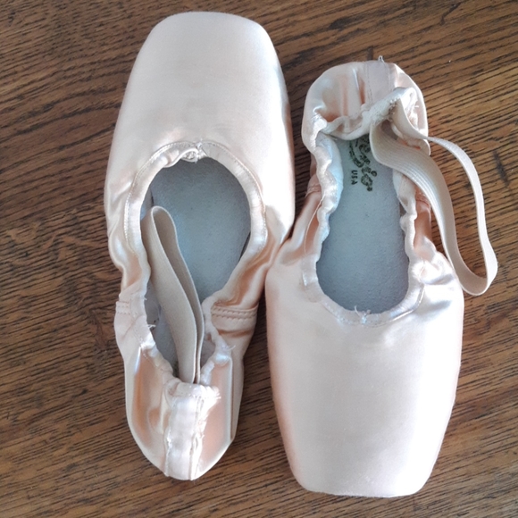 Capezio Shoes - CAPEZIO 115 Pointe Shoes
